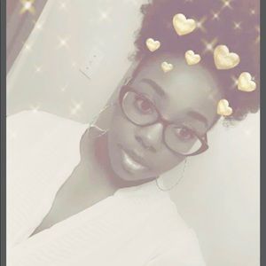 Meet your Posher, Deannedra